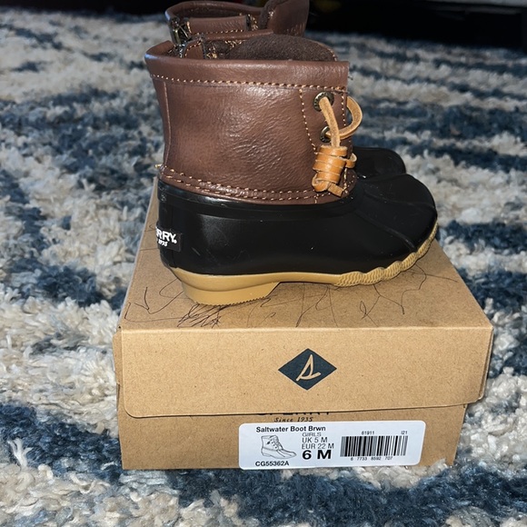 Lightly used Kids SPERRY Boots size 6M - Picture 4 of 7